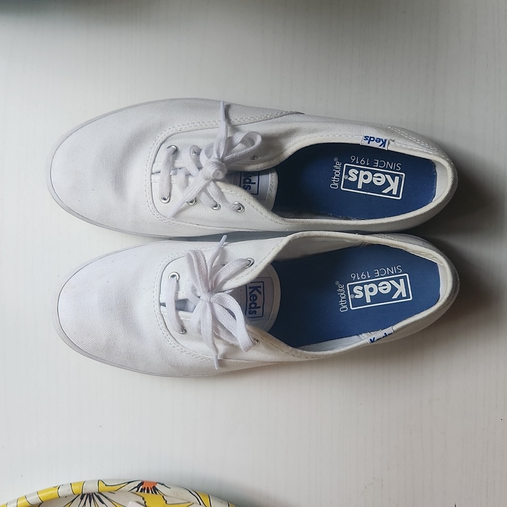 White keds
